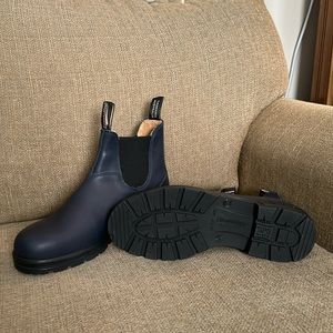 NWT Navy Blundstones - M11 or W13
